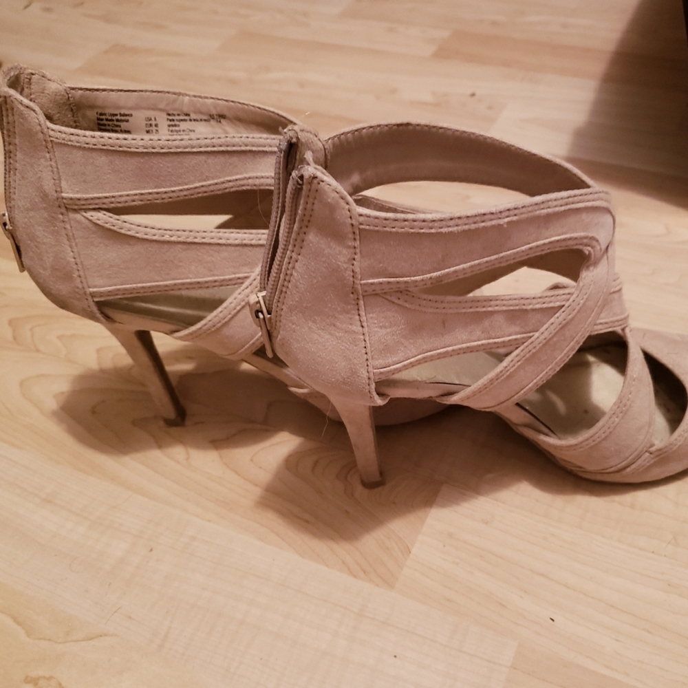 Christian Siriano tan heels